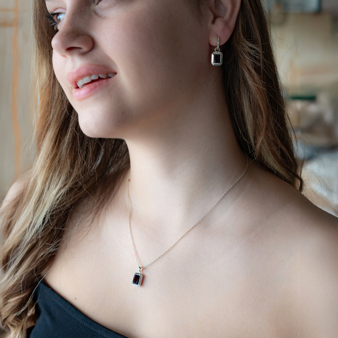 Lokkum Essence earrings-Garnet