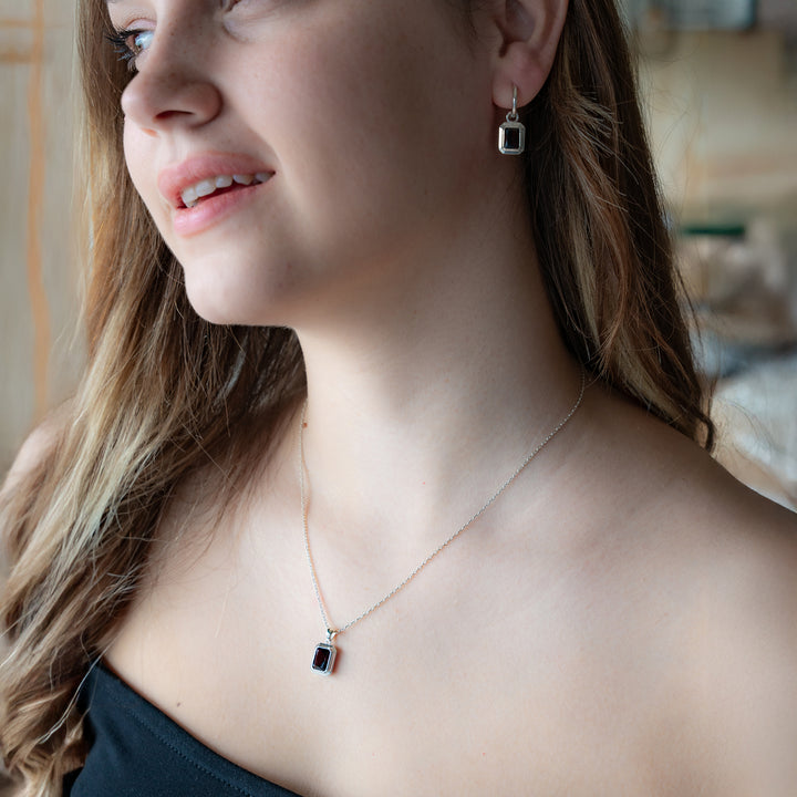 Lokkum Essence earrings-Garnet