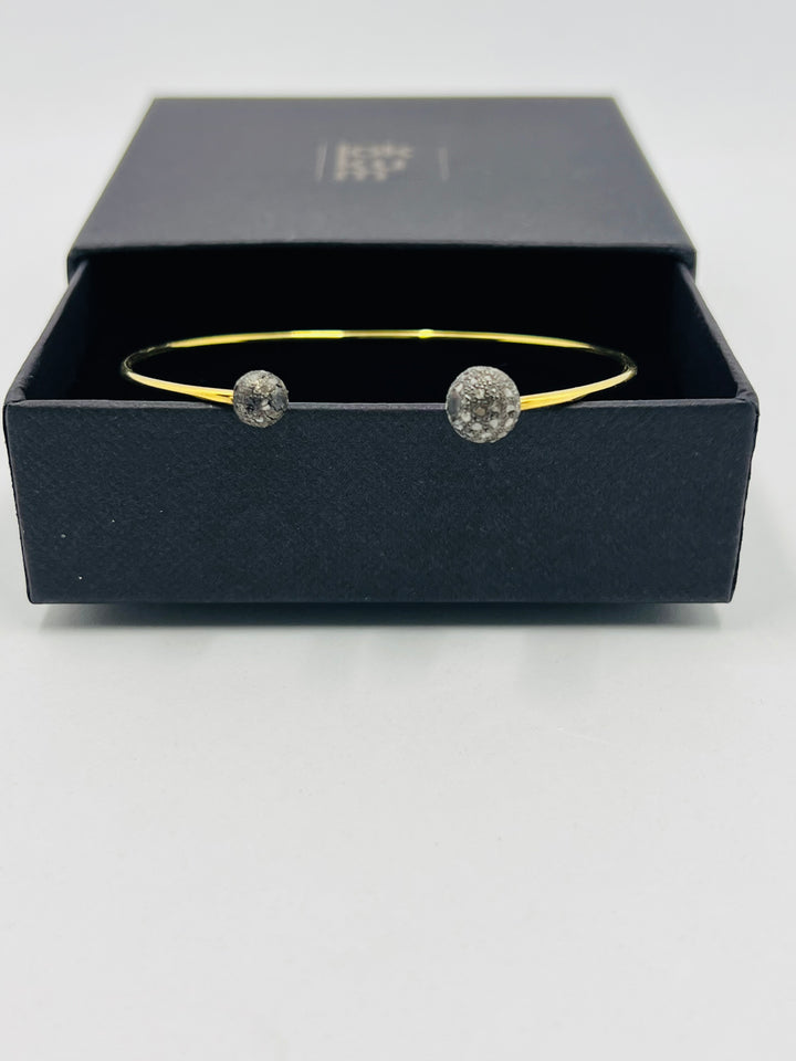 Armband mit ungeschliffenen Diamantkugeln