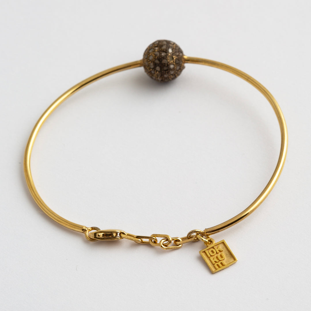Armband mit ungeschliffenen Diamanten und Kugeln