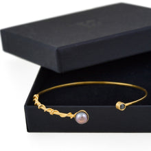 Load image into Gallery viewer, Black Pearl Bangle-Gold
