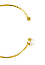 Load image into Gallery viewer, White Pearl Bracelet- Gold
